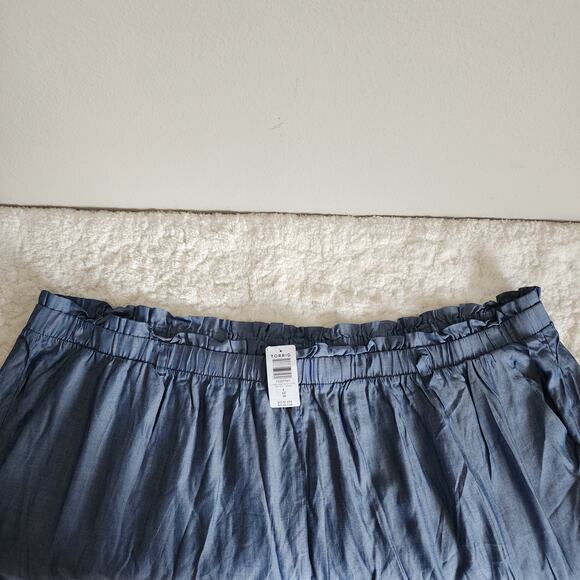 Torrid Plus Size Self Tie Paperbag Waist Mid Short in Chambray Blue Size 6X - Picture 4 of 11